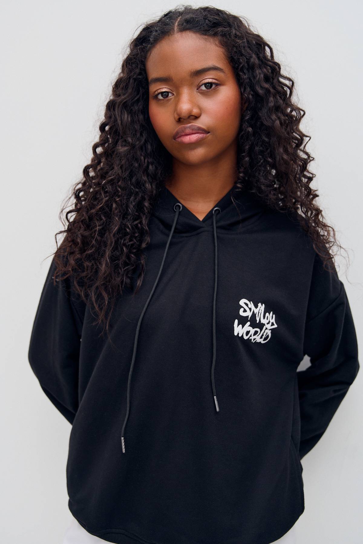 Sudadera Estampada con Capucha Smiley Deprati Tienda Online