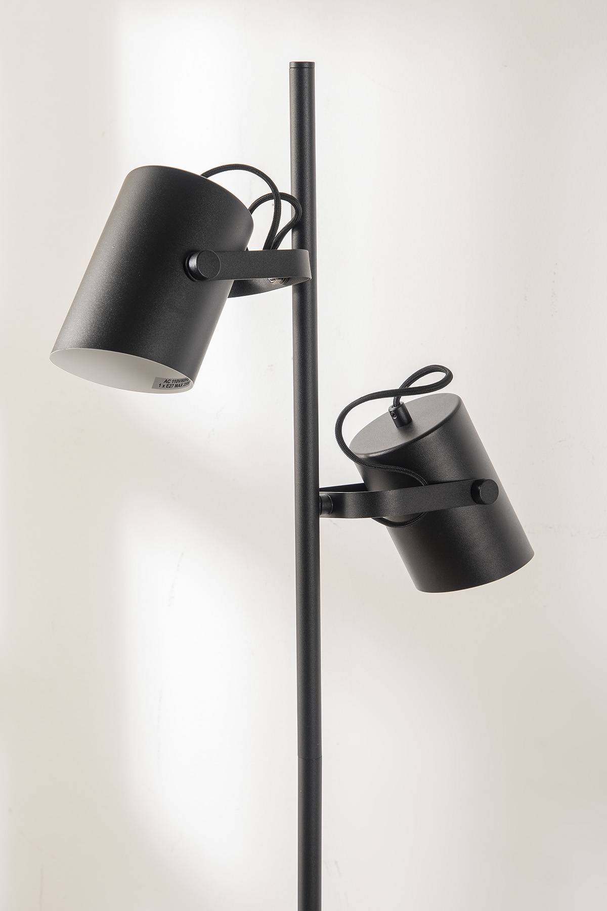 Lámpara de Metal Pedestal De Prati Tienda Online