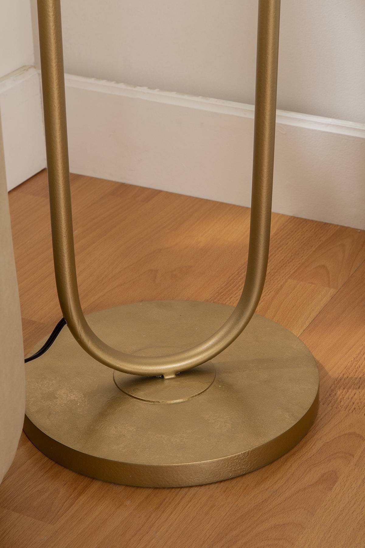 Lámpara de Piso Equilibrium Tahua De Prati Tienda Online