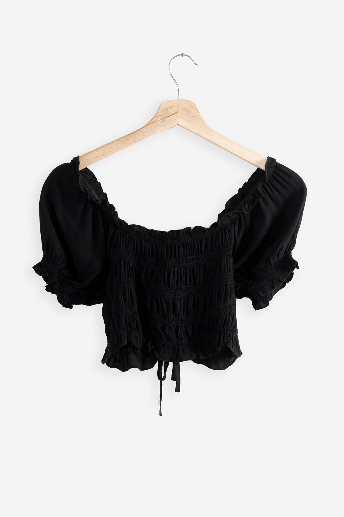 Blusa con elástico en el busto sale