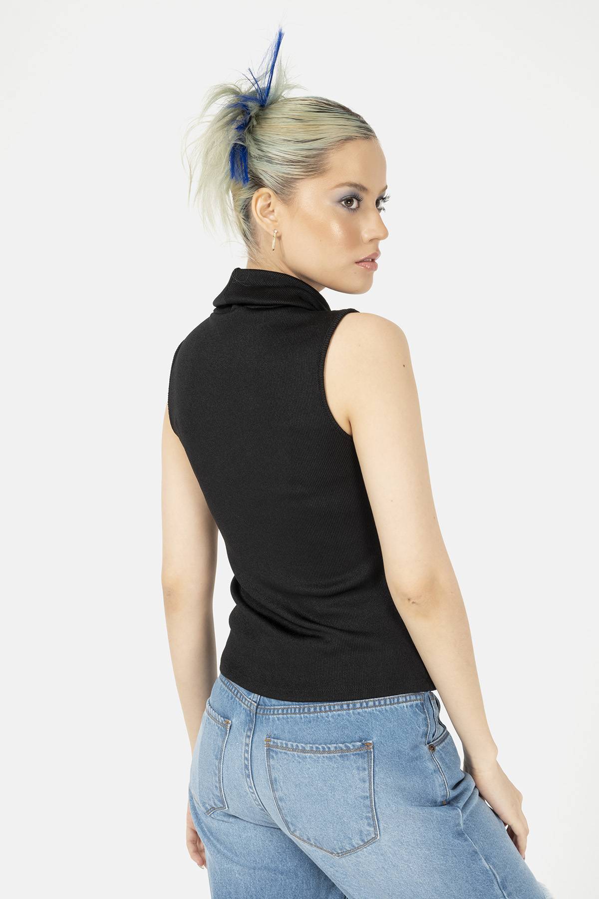 Camiseta unicolor 2025 de cuello alto