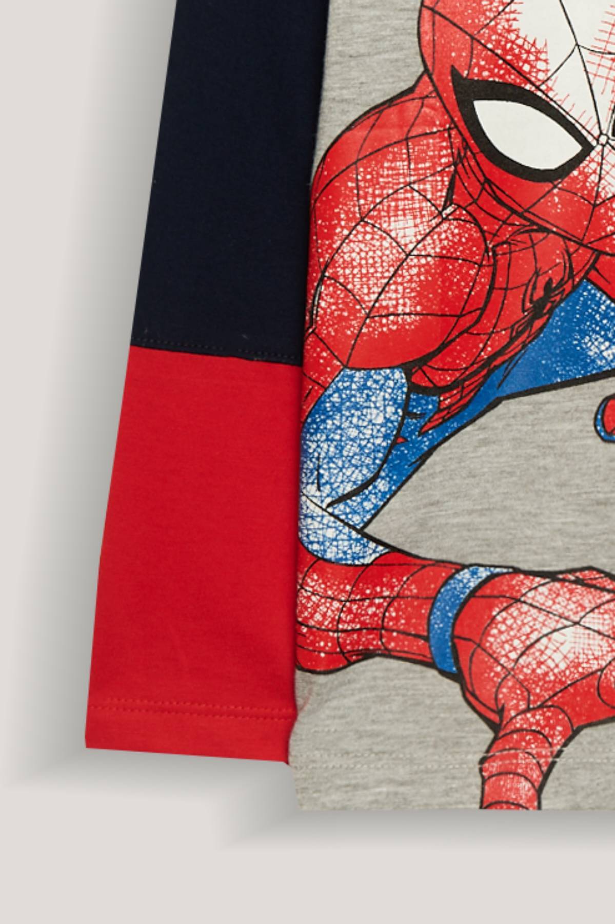 Camiseta discount spiderman zara